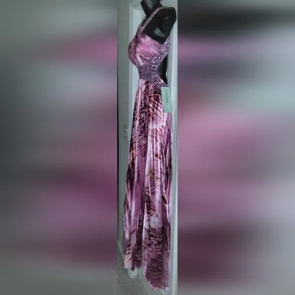 Women's Pink Formal, Prom of Cocktai Dress with Sequins, Stones & Embellishments - Picture 3 of 16